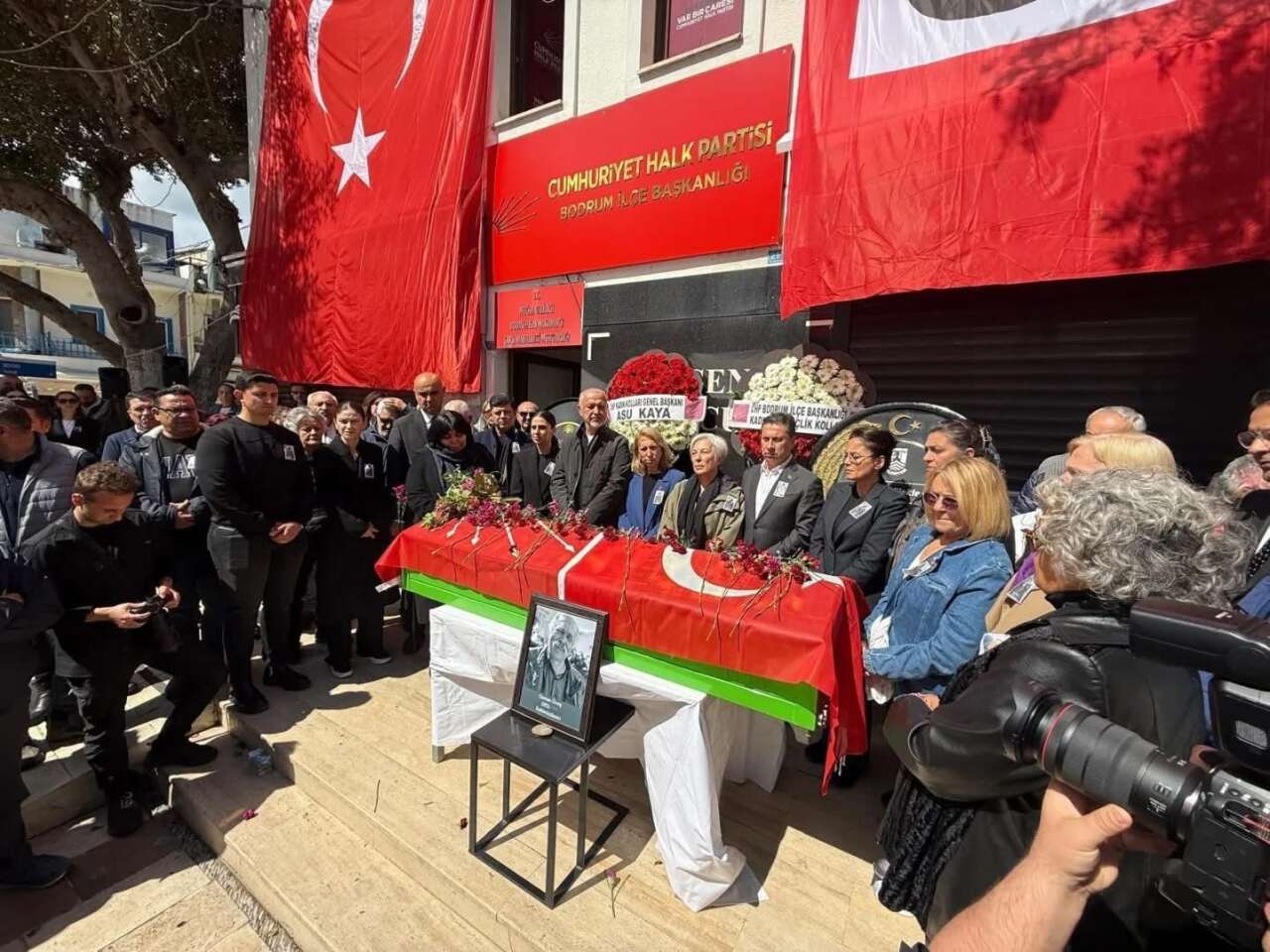 CHP Muğla Milletvekili Süreyya Öneş Derici’nin Amcası Osman Öneş Son Yolculuğuna Uğurlandı 2